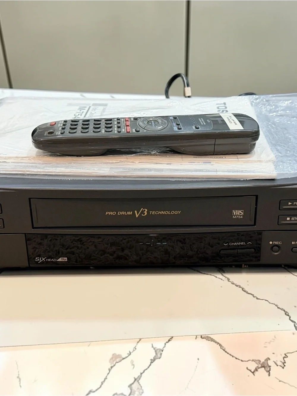 Toshiba M-754 VCR VHS Player Recorder 6 Head Pro Drum  With Remote & Manual